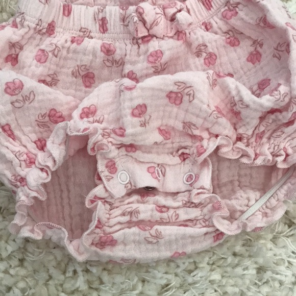 2 pc Romper and Sun Hat | 3-6 month - Picture 6 of 7